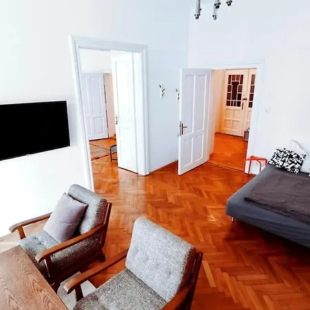 Apartment Grosses, Helles Vintage Mit Parkplatz *