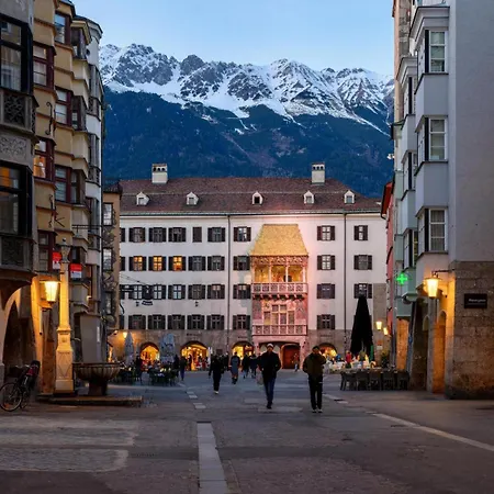 Grosses, Helles Vintage Mit Parkplatz *
